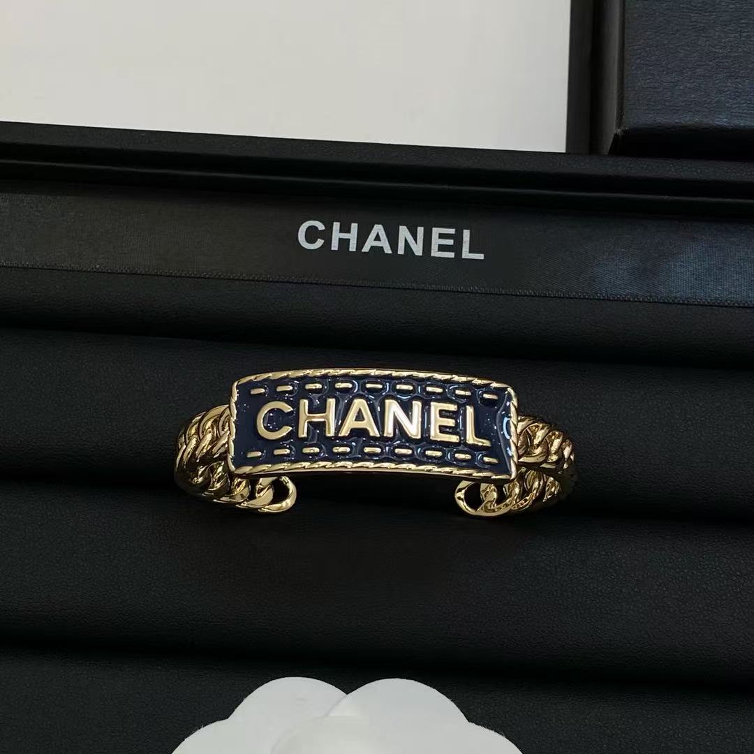 18K CC -Style Elegant Pendant Bracelet for Women