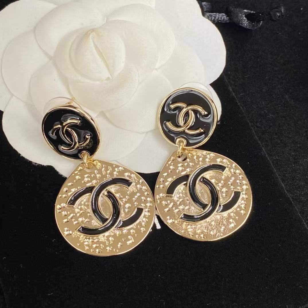 High quality luxury s925 earrings.High quality pure silver material, will not fade, Free Shipping