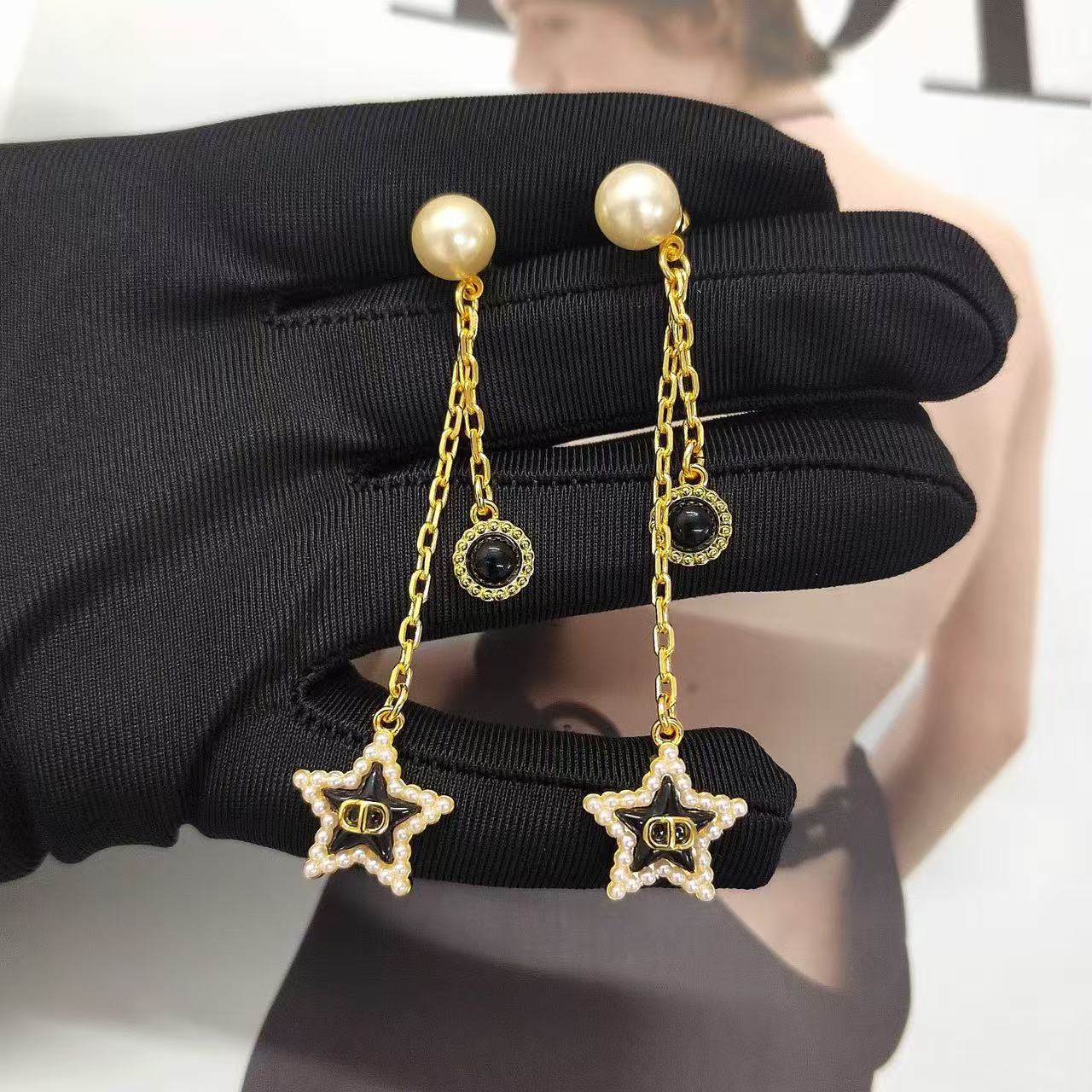 Luxury pearl earrings.High quality pure silver material, will not fade, Free Shipping