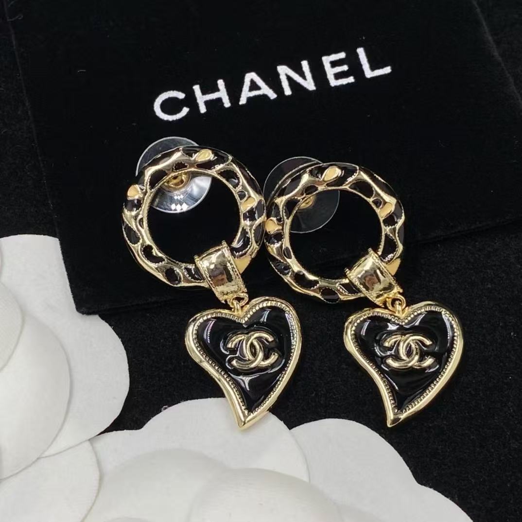 High quality luxury s925 earrings.High quality pure silver material, will not fade, Free Shipping