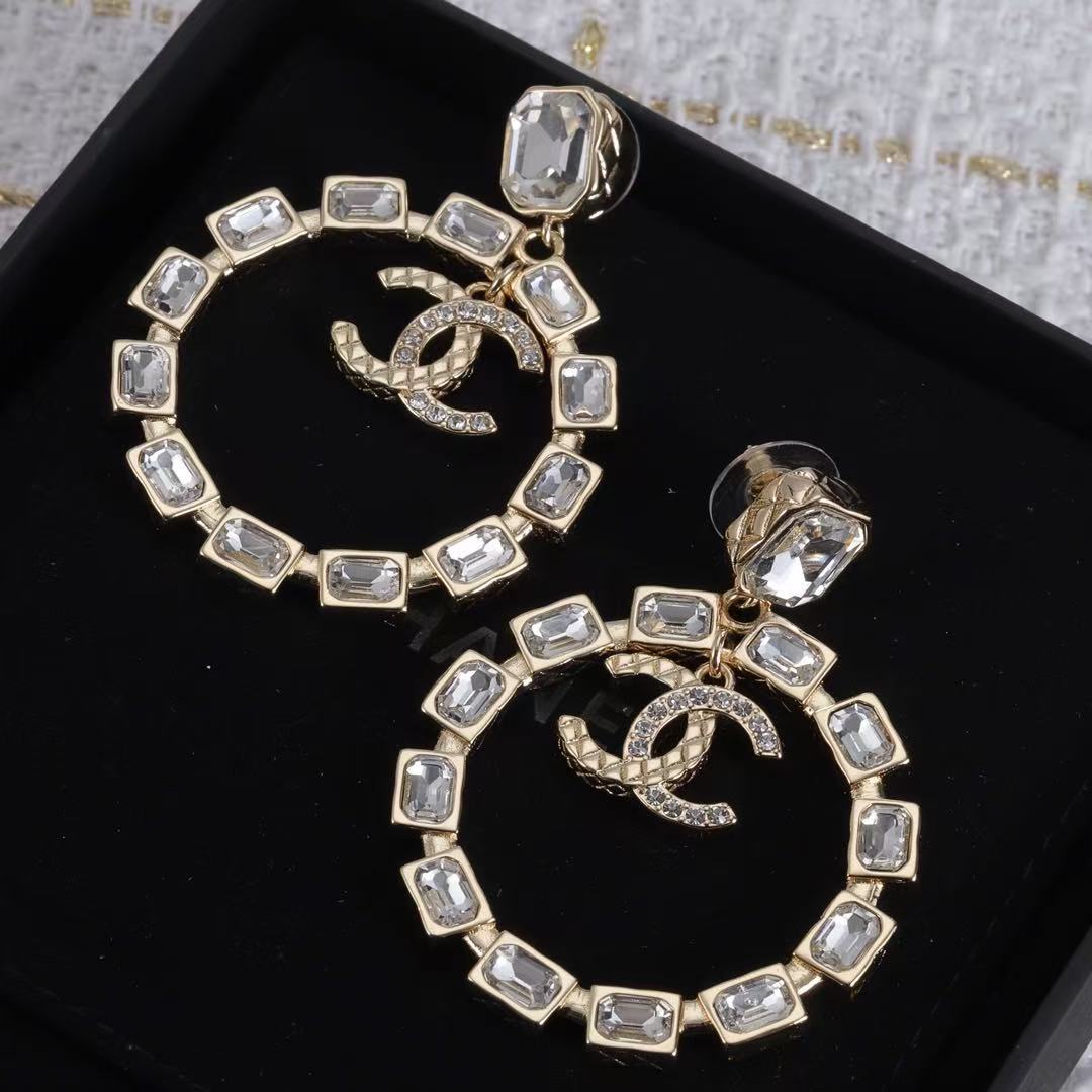High quality luxury s925 earrings.High quality pure silver material, will not fade, Free Shipping