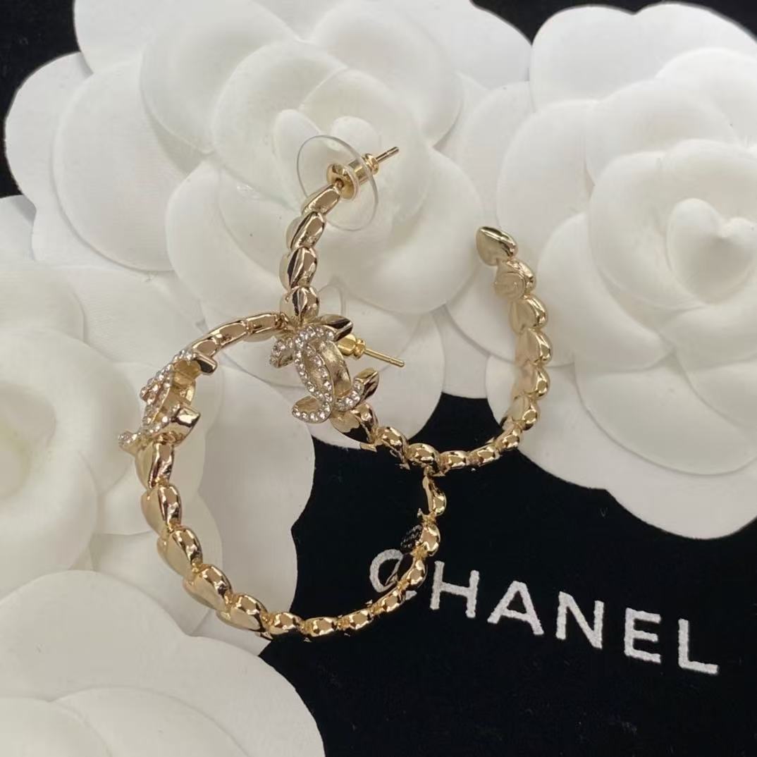 High quality luxury s925 earrings.High quality pure silver material, will not fade, Free Shipping