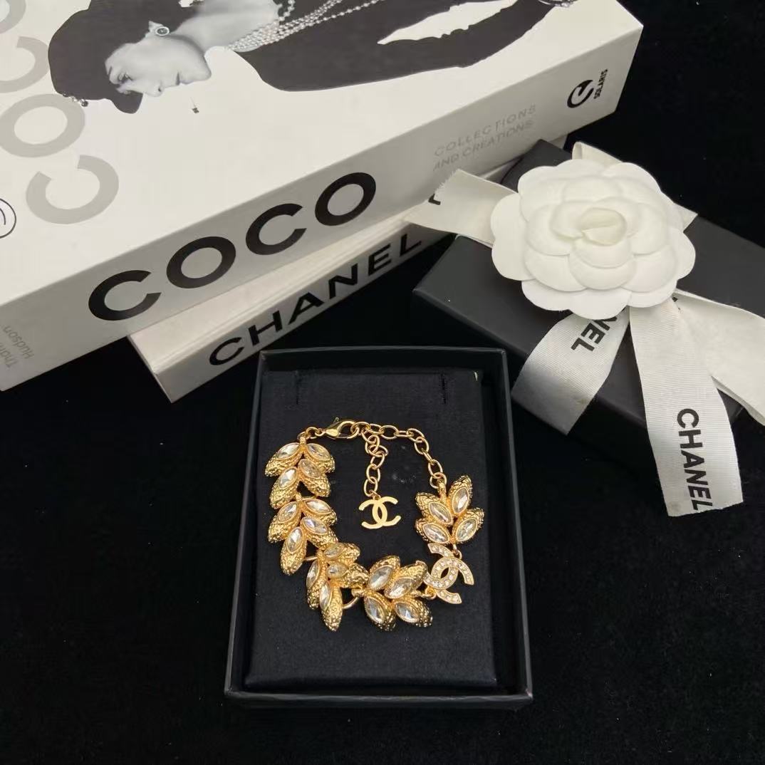 18K CC -Style Elegant Pendant Bracelet for Women