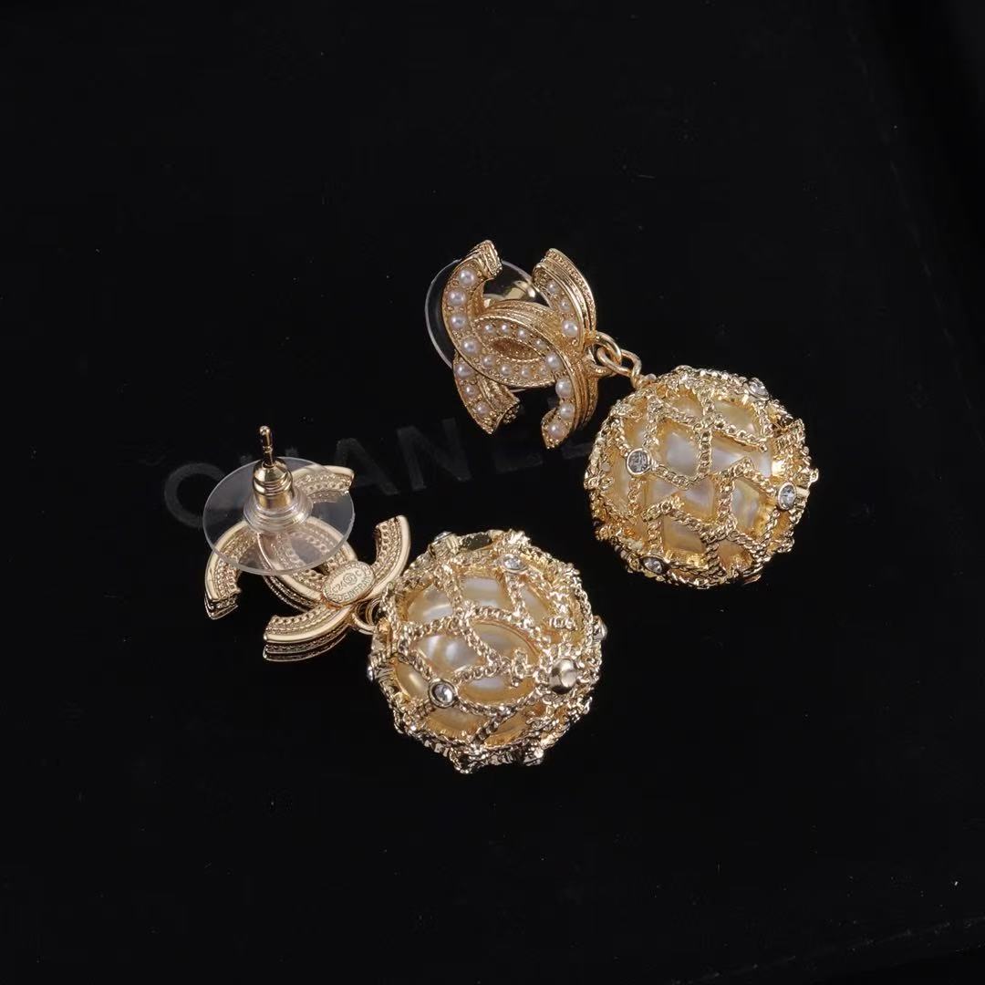 High quality luxury s925 earrings.High quality pure silver material, will not fade, Free Shipping
