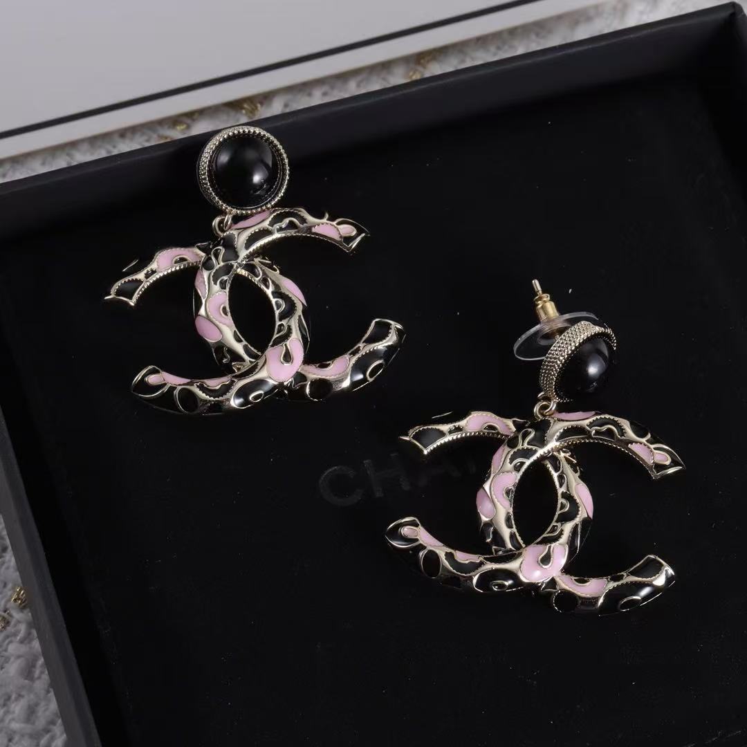 High quality luxury s925 earrings.High quality pure silver material, will not fade, Free Shipping