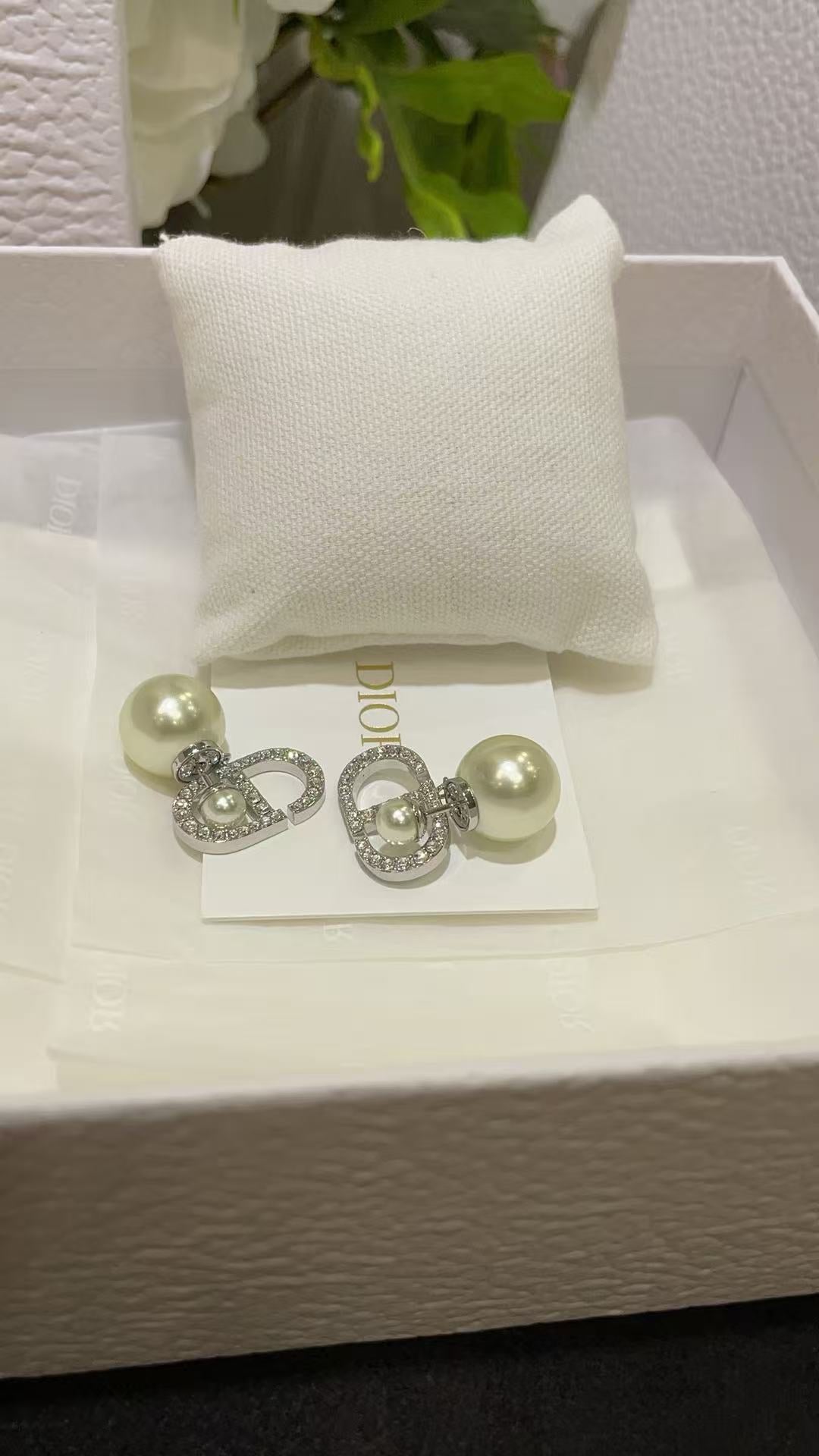 Luxury pearl earrings.High quality pure silver material, will not fade, Free Shipping