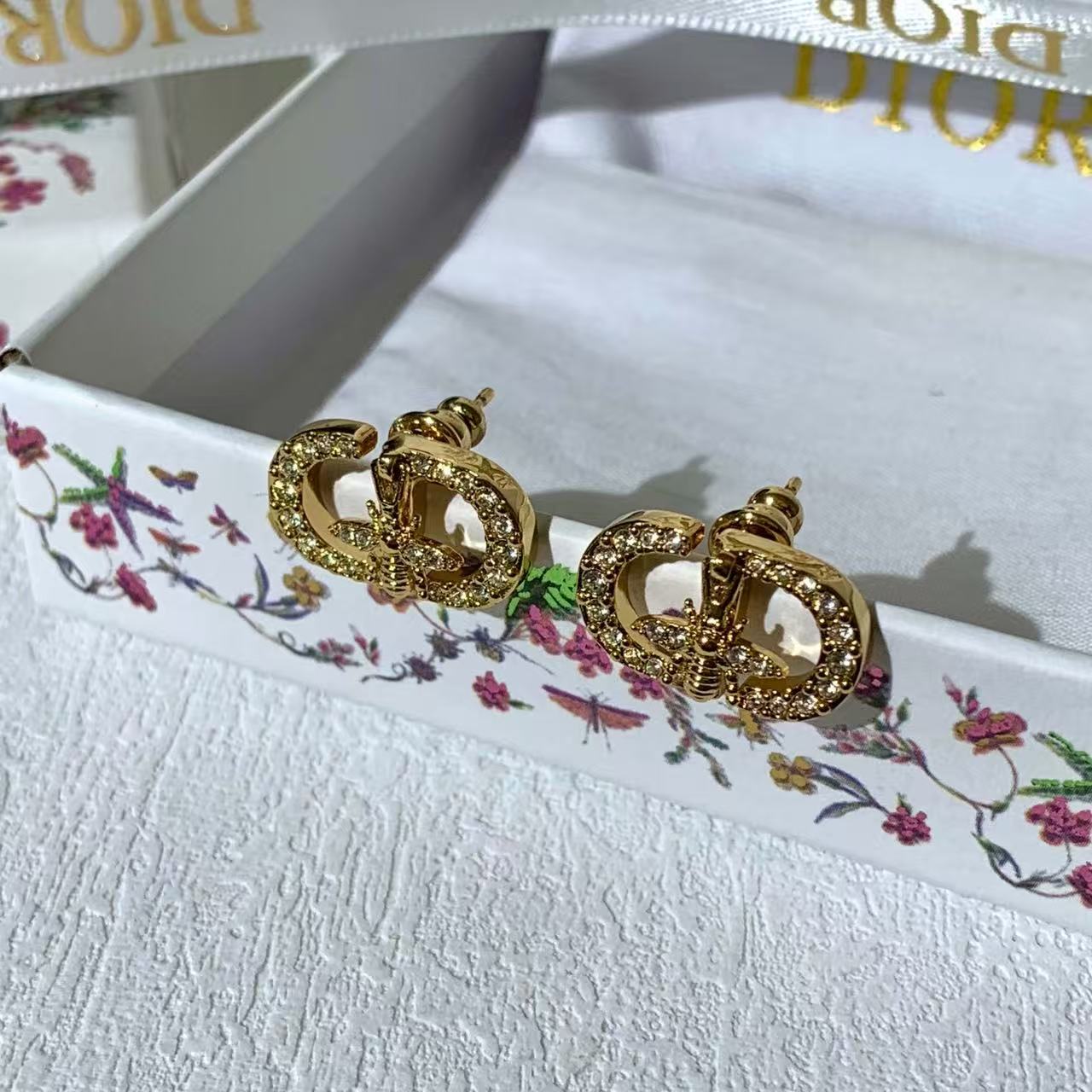 Luxury pearl earrings.High quality pure silver material, will not fade, Free Shipping