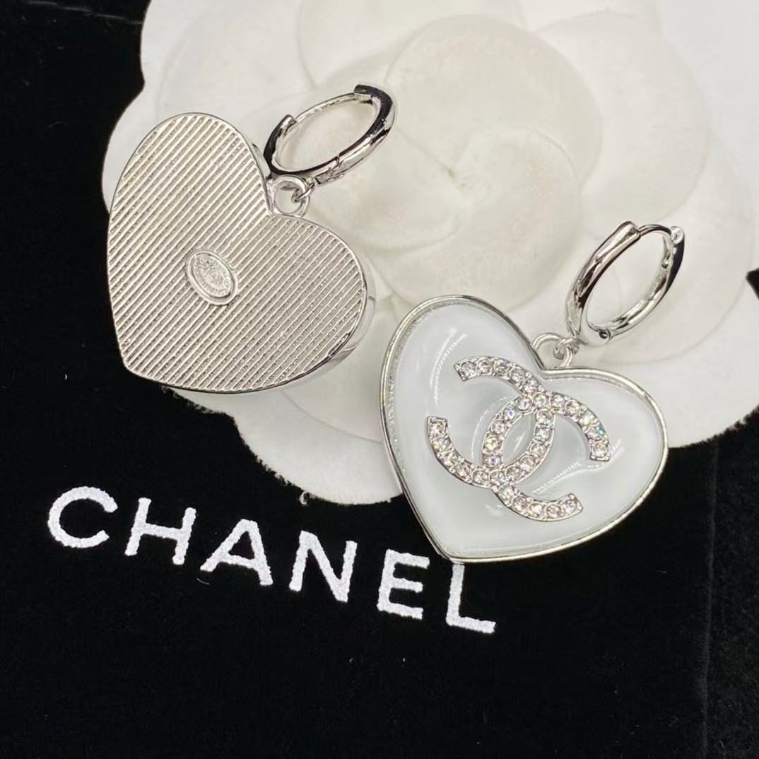 High quality luxury s925 earrings.High quality pure silver material, will not fade, Free Shipping