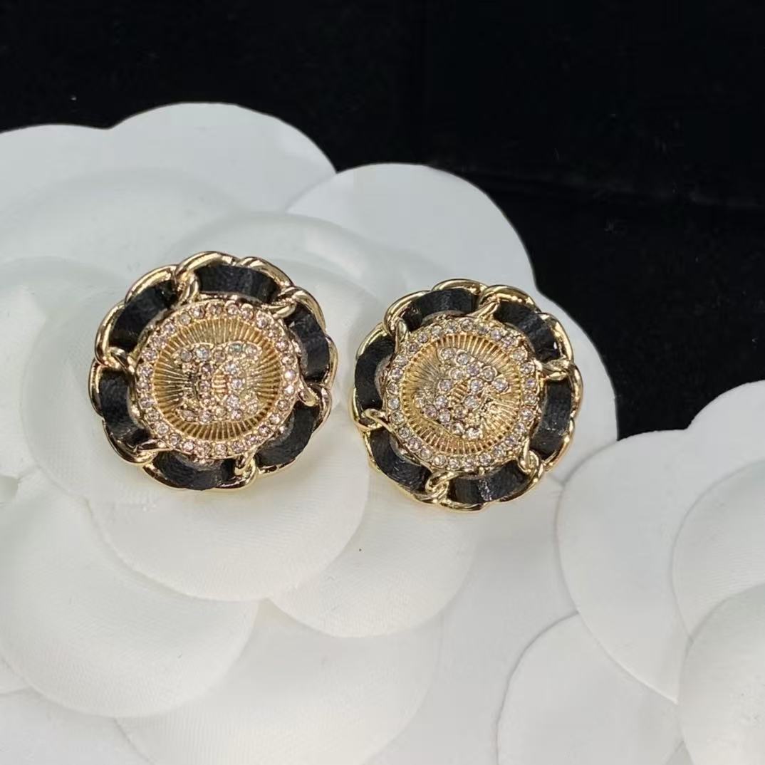 High quality luxury s925 earrings.High quality pure silver material, will not fade, Free Shipping