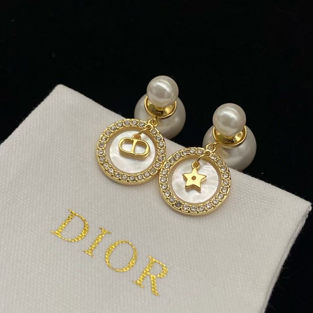 Luxury pearl earrings.High quality pure silver material, will not fade, Free Shipping