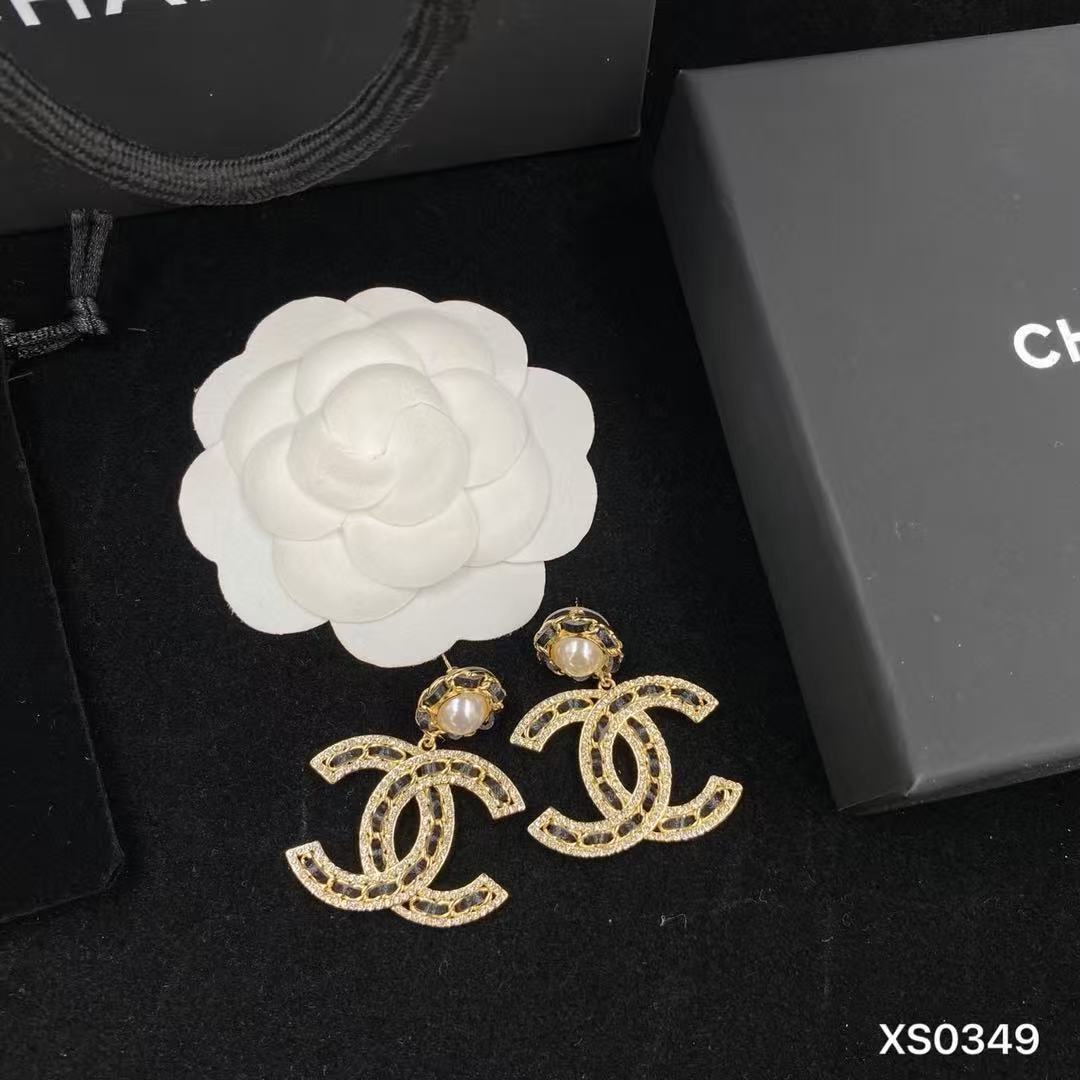 High quality luxury s925 earrings.High quality pure silver material, will not fade, Free Shipping