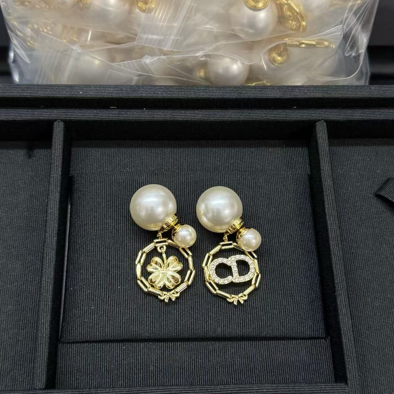 Luxury pearl earrings.High quality pure silver material, will not fade, Free Shipping