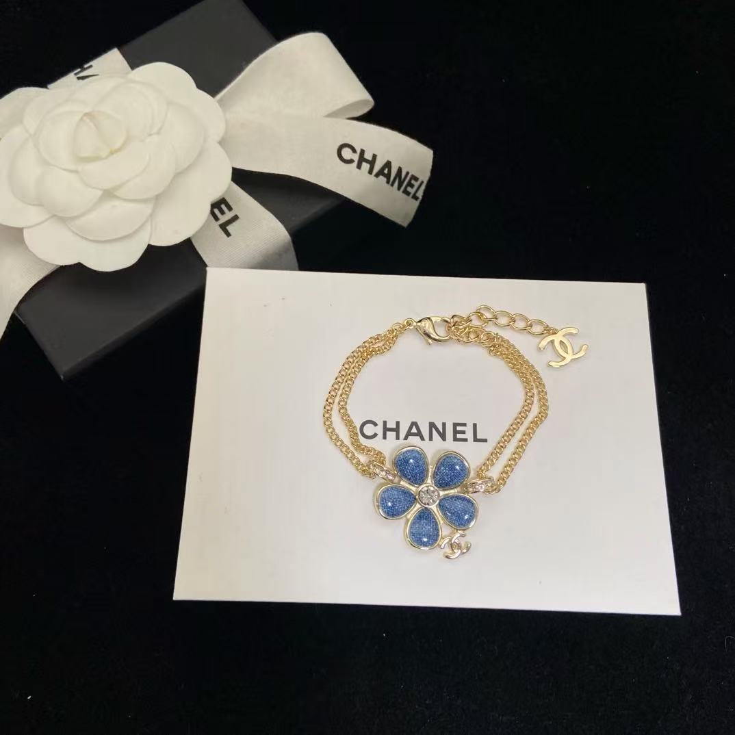 18K CC -Style Elegant Pendant Bracelet for Women