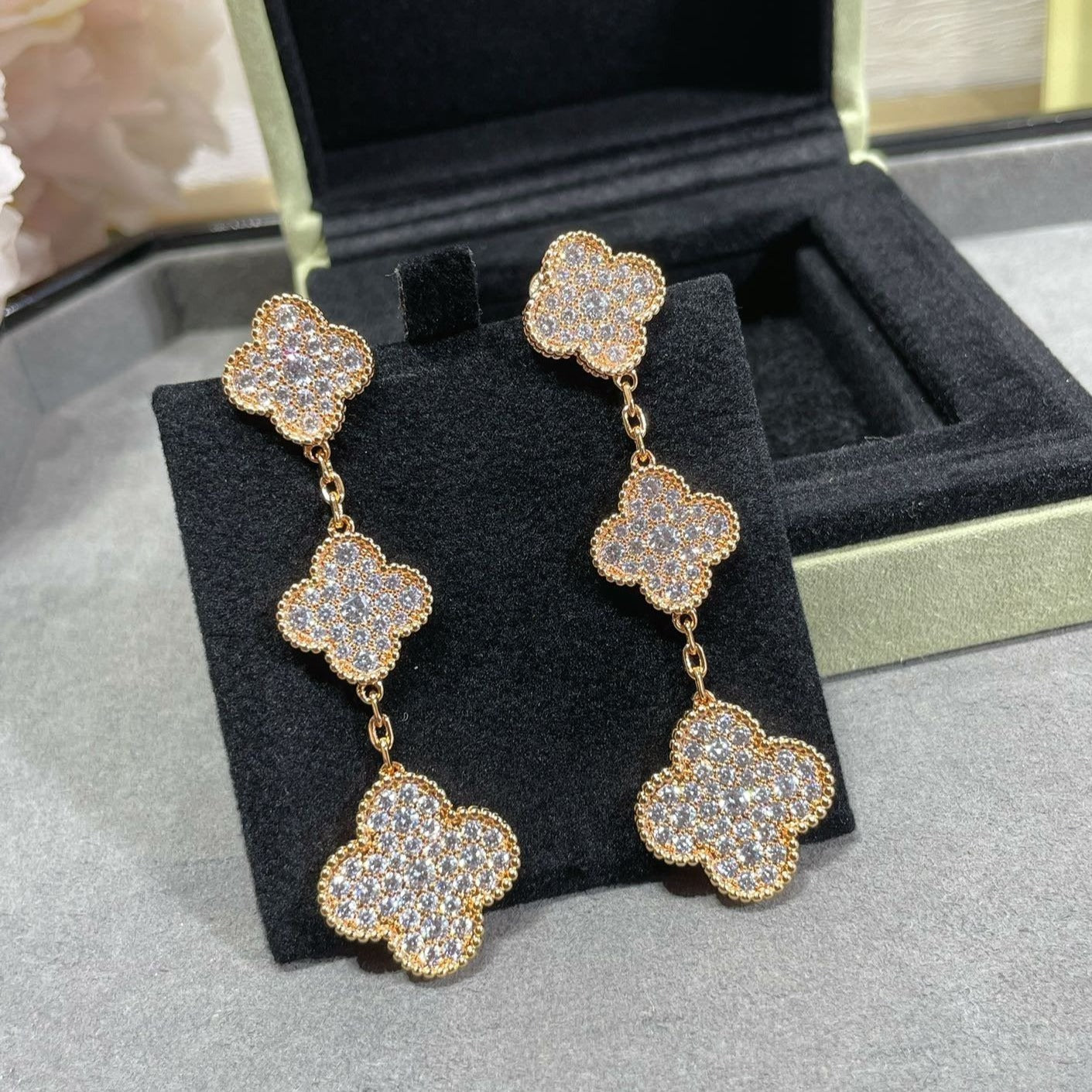 [✨CC💎]CLOVER 3 MOTIFS DIAMOND PAVED ROSE GOLD EARRINGS