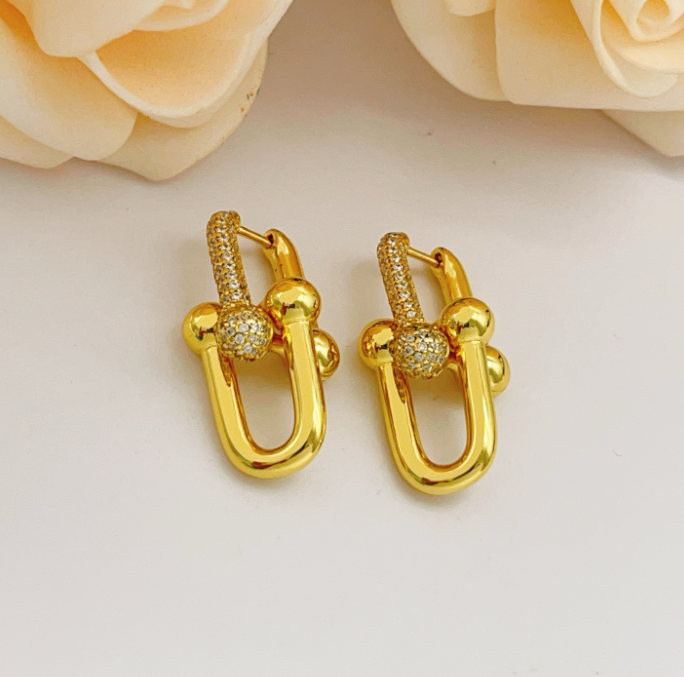 CCTF HORSESHOE BUCKLE DIAMOND EARRINGS