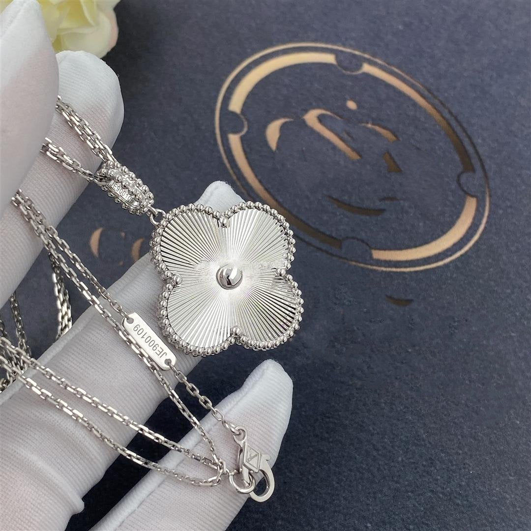 [✨CC💎]CLOVER 25MM SILVER BIG CLOVER NECKLACE